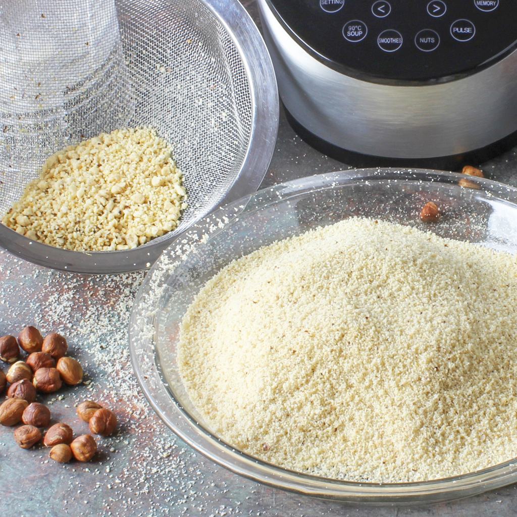 Grinding whole-grains into flour with a blender is easy - Luvele US